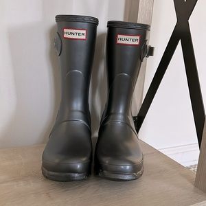 HUNTER RAIN BOOTS
